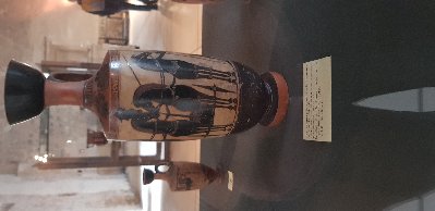 Piękna starożytna waza, Muzeum Miejskie w Katanii