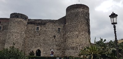 Zamek Ursino, w którym mieści się miejskie muzeum